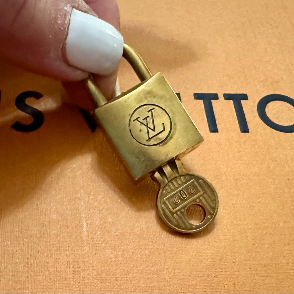 Louis Vuitton Vintage Brass Gold Lock & Key #202 - Picture 5 of 8